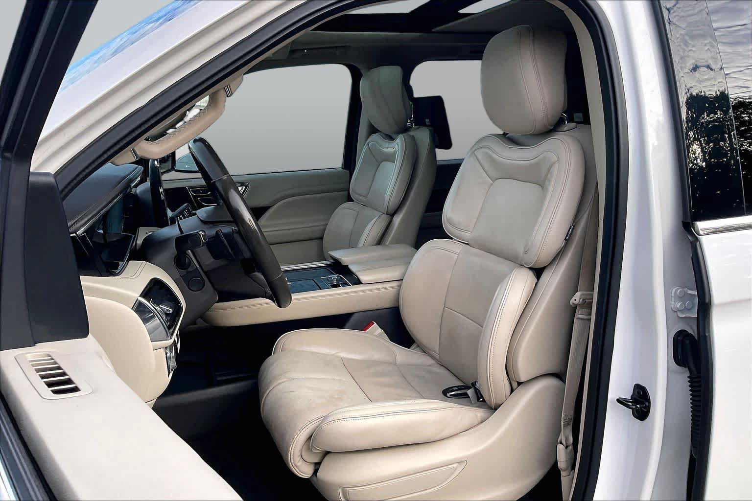 Used 2018 Lincoln Navigator Select w/ Technology Package RWD image 8