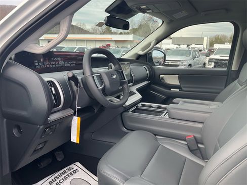 New 2026 Ford Expedition Active image 15