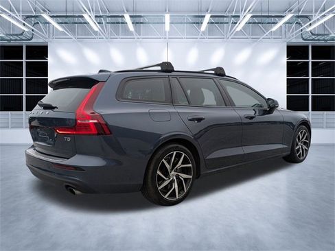 Used 2020 Volvo V60 T5 Momentum image 4