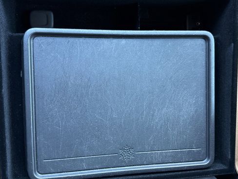 Used 2017 Cadillac Escalade Platinum image 43