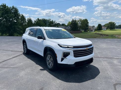 Used 2026 Chevrolet Traverse LT w/ Driver Confidence Package FWD image 1