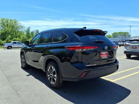 Used 2023 Toyota Highlander XLE AWD/4WD image 6