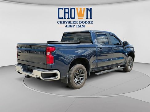 Used 2022 Chevrolet Silverado 1500 LT AWD/4WD image 3