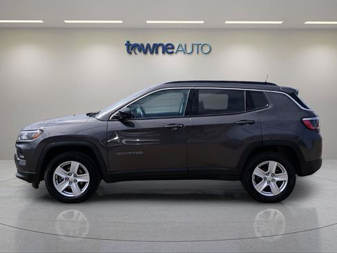 Used 2022 Jeep Compass Latitude w/ Convenience Group AWD/4WD image 2
