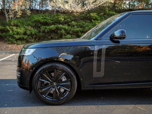 Used 2023 Land Rover Range Rover Long Wheelbase SE image 5