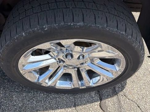 Used 2018 GMC Yukon SLT w/ Premium Edition AWD/4WD image 11