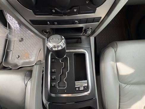 Used 2006 Jeep Commander 4WD image 18