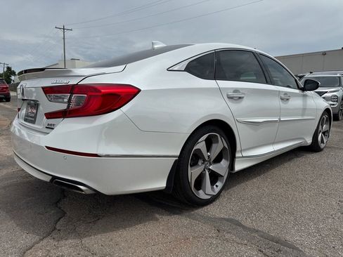 Used 2018 Honda Accord Touring image 4