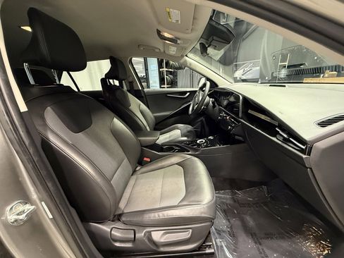 Used 2023 Kia Niro EX w/ EX Cold Weather Package image 25