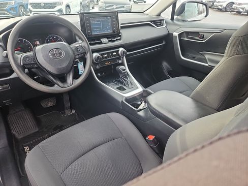 Used 2019 Toyota RAV4 LE image 3