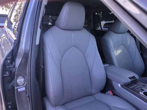 Used 2021 Toyota Highlander Limited image 37