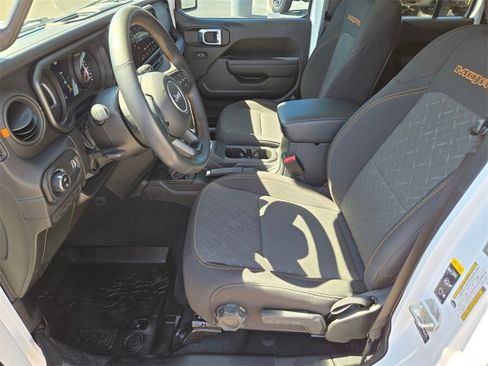 Used 2024 Jeep Gladiator Mojave image 12
