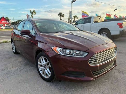 Used 2015 Ford Fusion SE FWD image 2