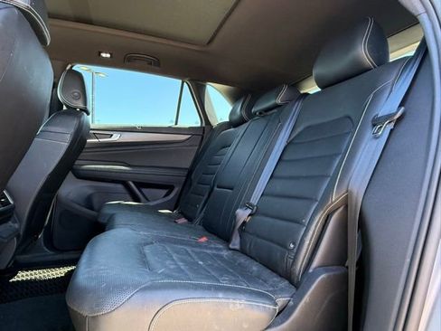 Used 2024 Volkswagen Atlas Cross Sport SEL image 19