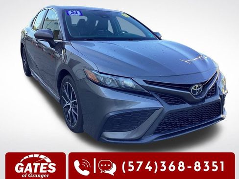Used 2024 Toyota Camry SE image 1