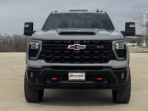 Used 2024 Chevrolet Silverado 2500 ZR2 w/ Technology Package AWD/4WD image 7