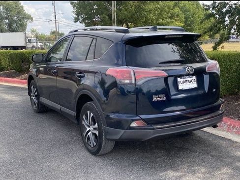 Used 2017 Toyota RAV4 LE FWD image 7