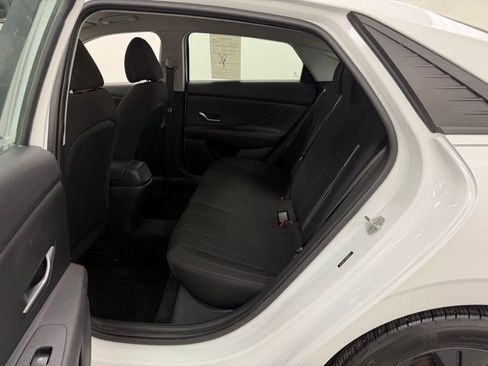 Used 2021 Hyundai Elantra SEL FWD image 14