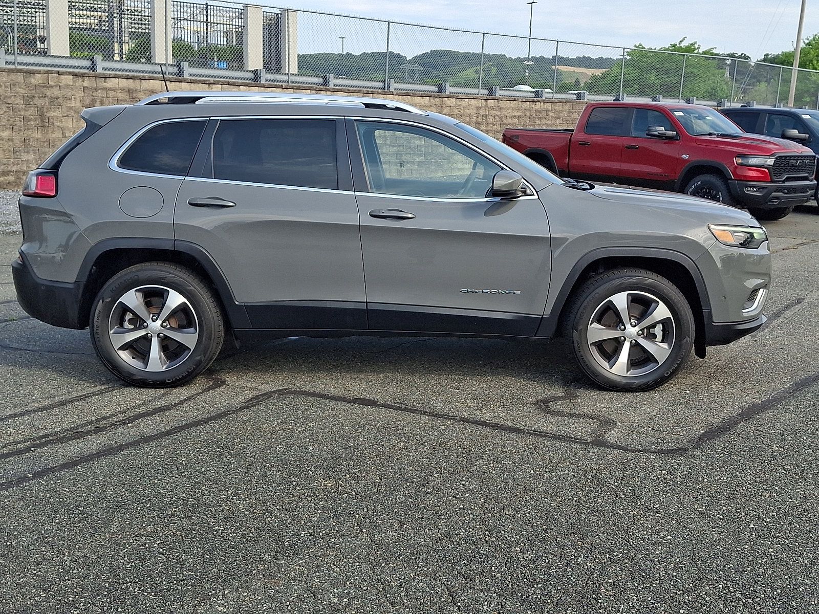 Used 2021 Jeep Cherokee Limited AWD/4WD image 7