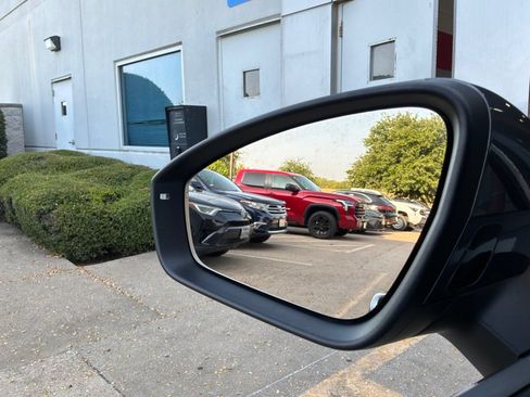 Used 2026 Volkswagen Tiguan SE FWD image 21