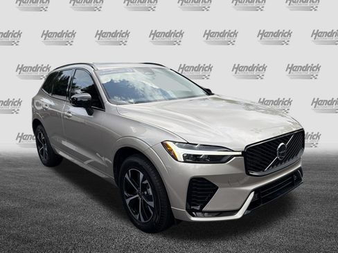 Used 2026 Volvo XC60 B5 Core AWD/4WD image 2