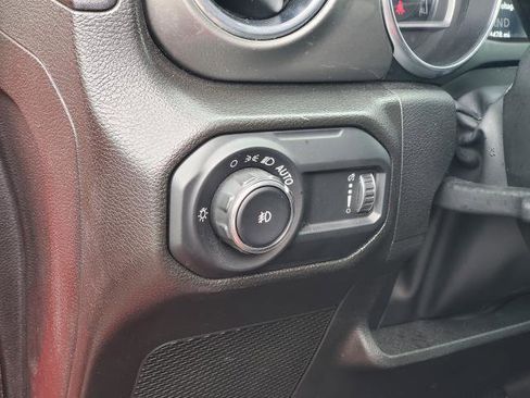 Used 2023 Jeep Wrangler Unlimited Sahara AWD/4WD image 8
