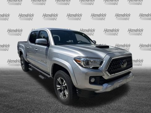 Used 2018 Toyota Tacoma TRD Sport w/ Technology Package image 2