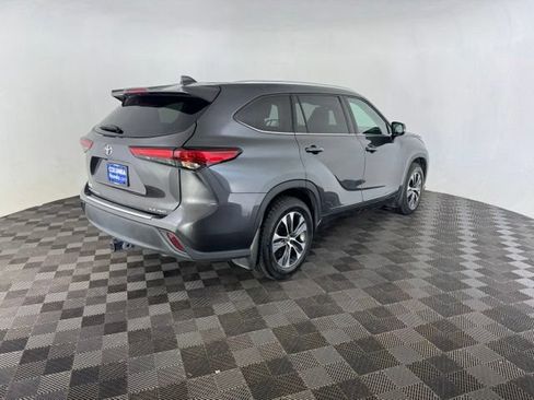 Used 2020 Toyota Highlander XLE w/ Protection Package #3 AWD/4WD image 9