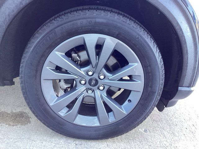 Used 2024 Ford Explorer XLT w/ Equipment Group 202A AWD/4WD image 10