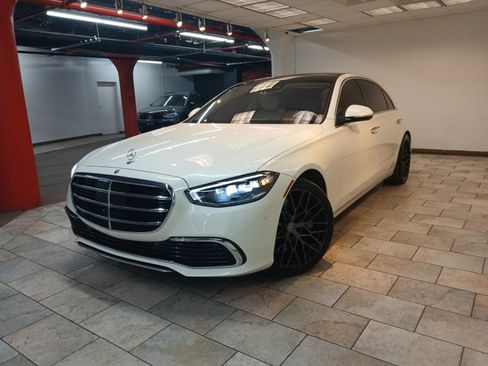Used 2022 Mercedes-Benz S 500 4MATIC image 1
