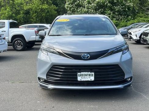 Certified 2024 Toyota Sienna XLE Woodland Edition image 2