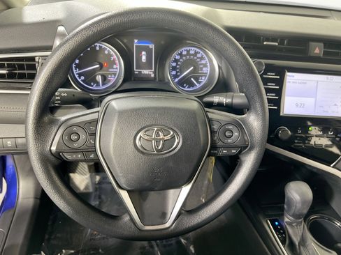 Used 2018 Toyota Camry LE image 11