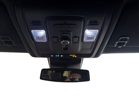 Used 2023 Chevrolet Suburban Premier image 25