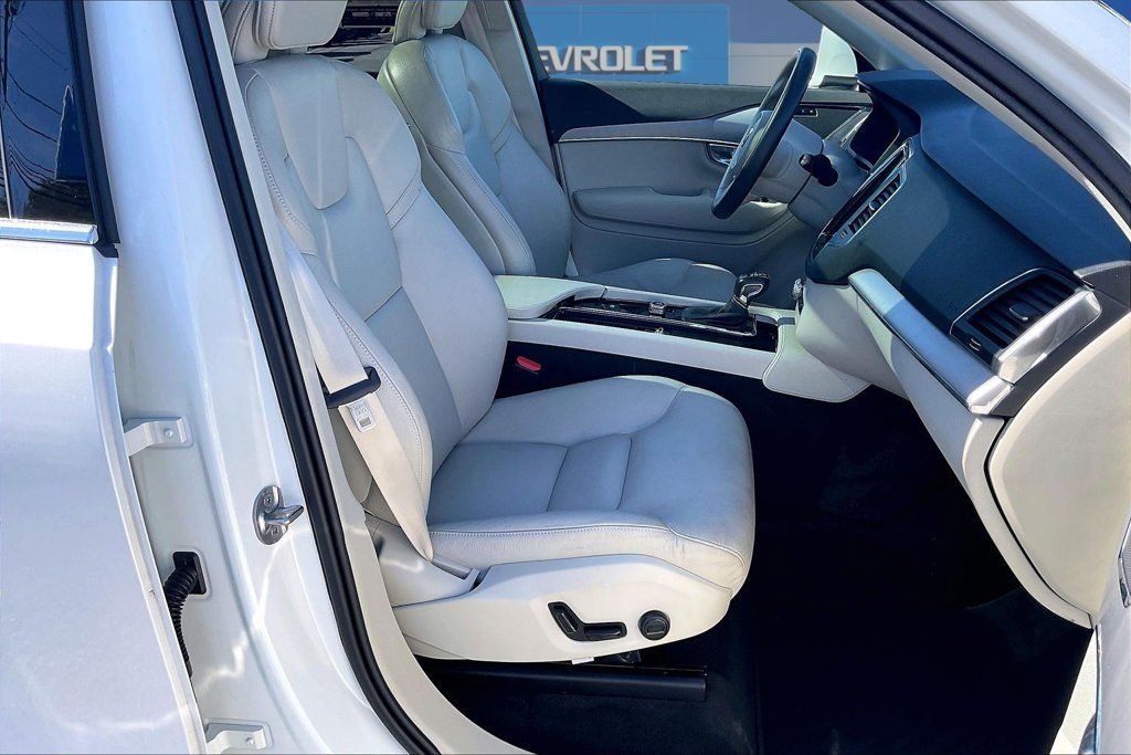 Used 2022 Volvo XC90 T5 Momentum AWD/4WD image 30