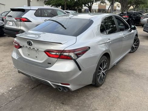 Used 2024 Toyota Camry SE image 5