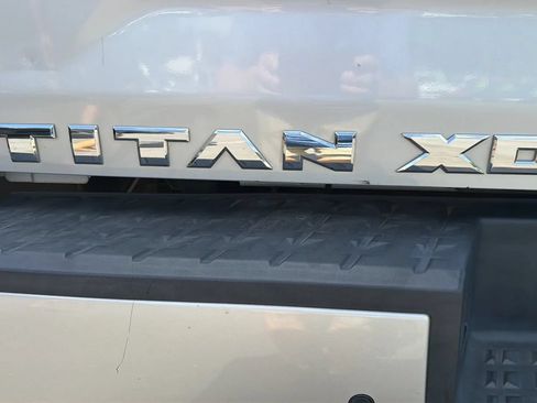 Used 2020 Nissan Titan SV w/ SV Convenience Package AWD/4WD image 12