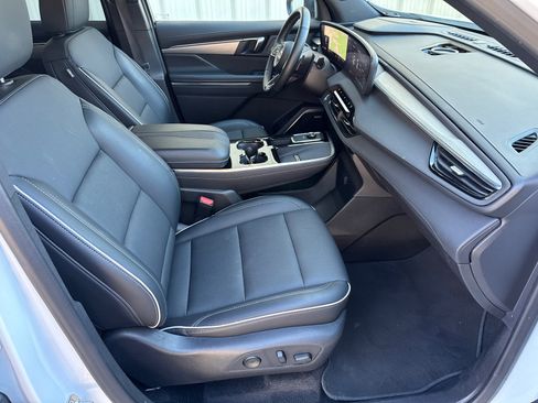 Used 2025 Buick Enclave Preferred image 13