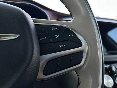 Used 2020 Chrysler Pacifica Limited FWD image 23