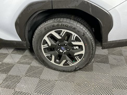 Certified 2025 Subaru Forester Premium AWD/4WD image 39