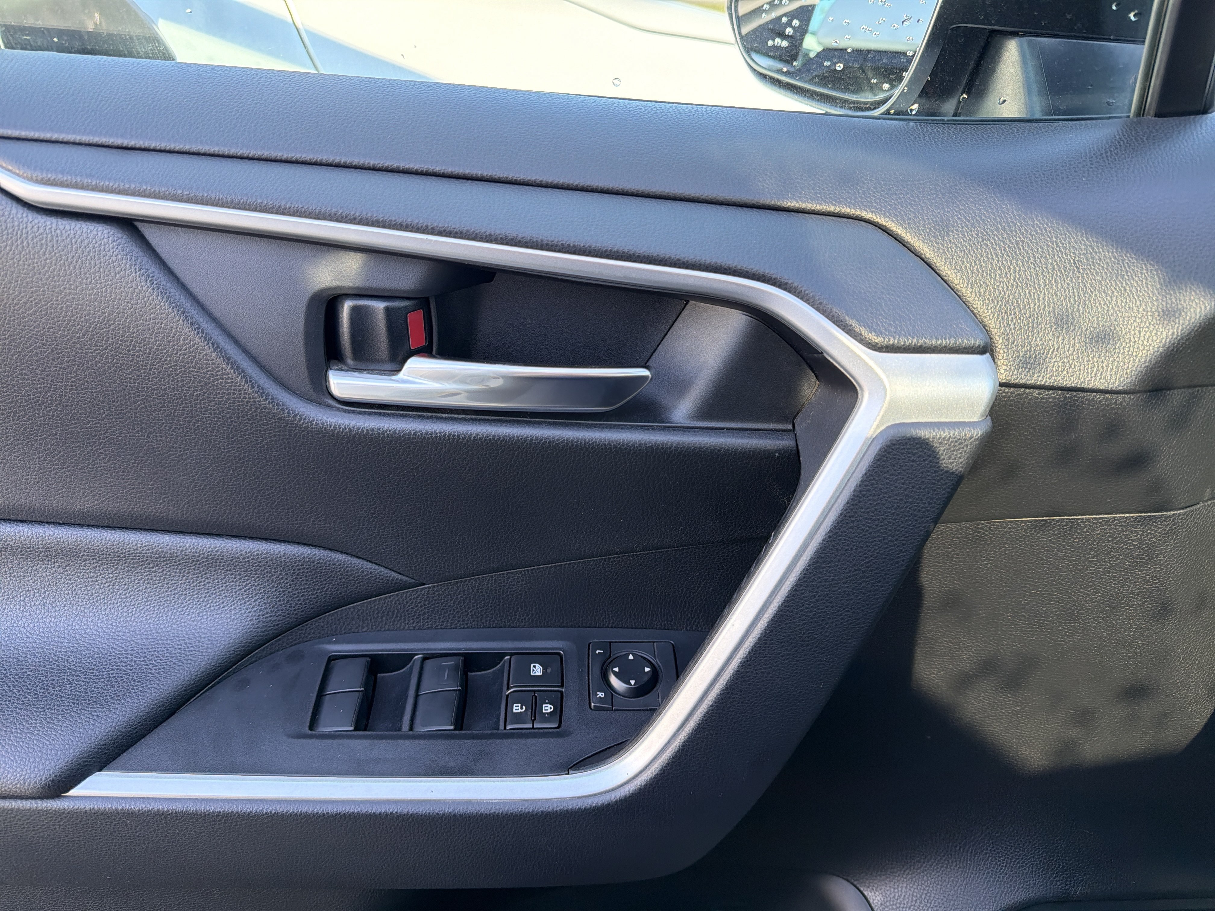 Used 2019 Toyota RAV4 XLE w/ Convenience Package AWD/4WD image 22