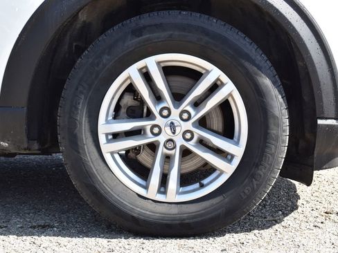 Used 2023 Ford Explorer XLT w/ Equipment Group 202A image 4