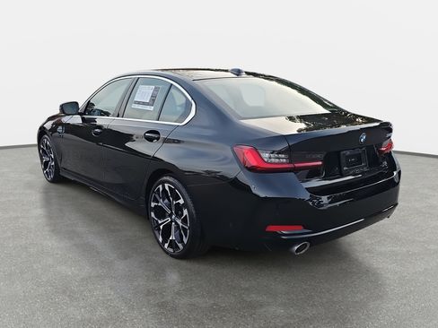 Certified 2025 BMW 330i Sedan w/ Premium Package image 7