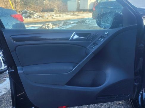 Used 2013 Volkswagen Golf 4-Door image 10