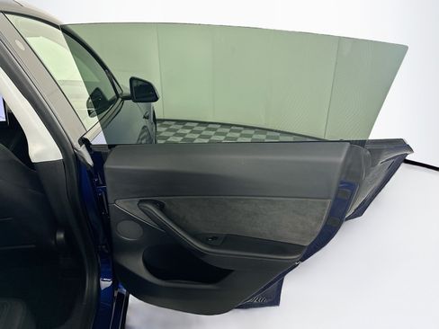 Used 2021 Tesla Model Y Long Range AWD/4WD image 28