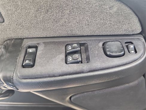 Used 2003 Chevrolet Silverado 2500 LS image 31