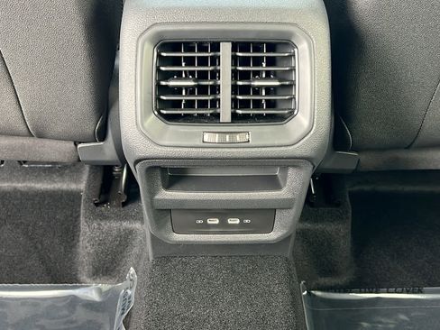 New 2026 Volkswagen Taos SE image 25