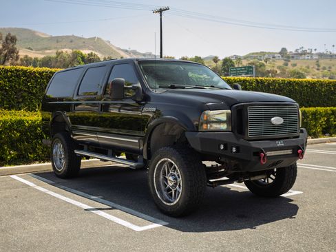 Used 2005 Ford Excursion Limited AWD/4WD image 3