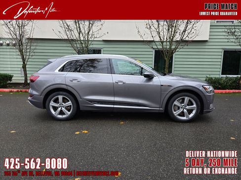 Used 2019 Audi e-tron Prestige w/ Prestige Package image 2