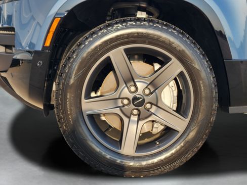Certified 2026 Land Rover Defender 110 X-Dynamic SE AWD/4WD image 32
