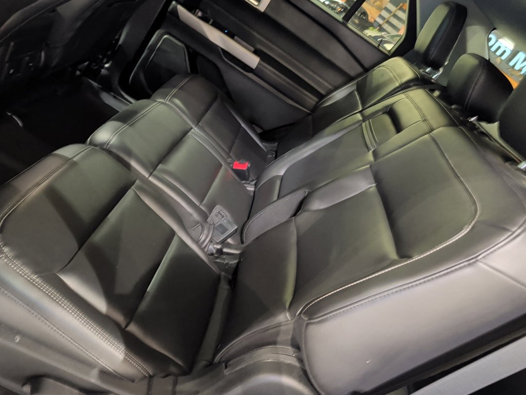 Used 2022 Ford Explorer XLT w/ Equipment Group 202A AWD/4WD image 7